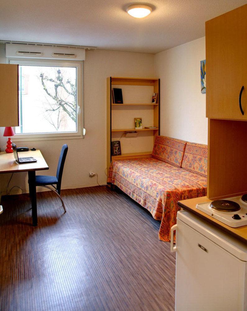 Kosy Appart'Hotel Le Champ De Mars Reims Exterior photo